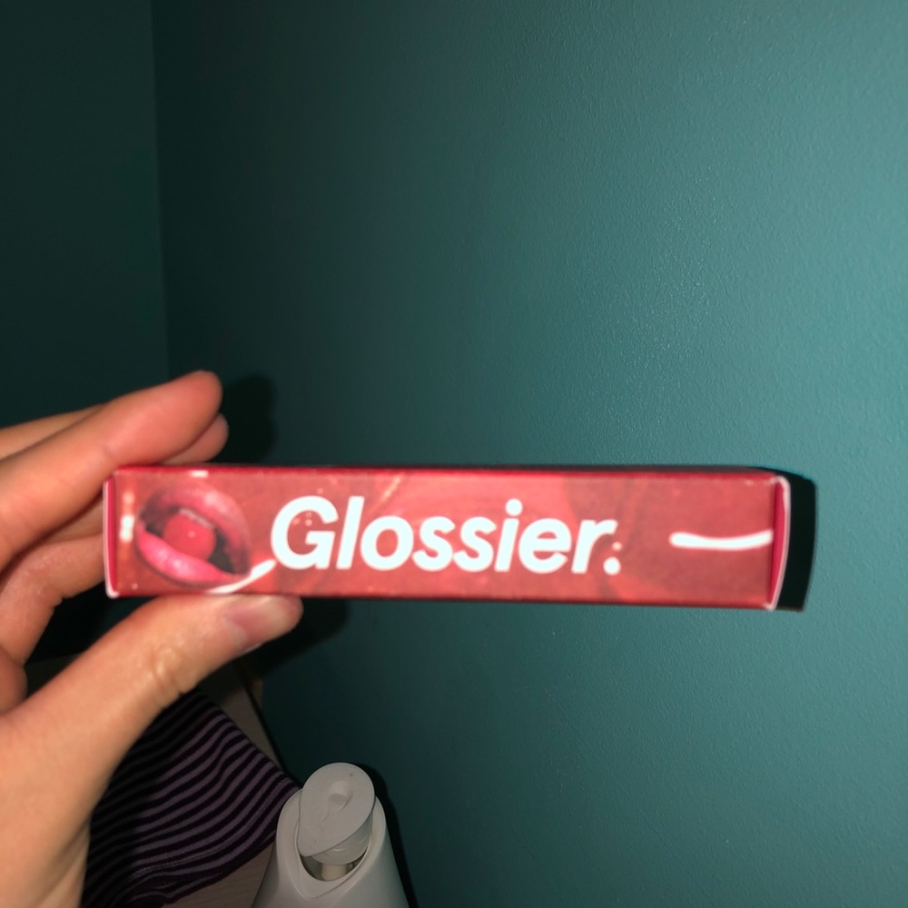 FREE 10% OFF GLOSSIER CODE